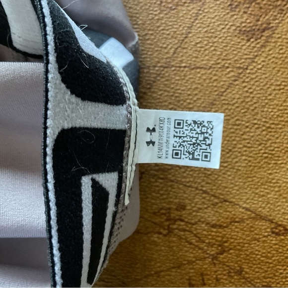 Under Armour Women's Pink Shorts - Picture 10 of 10